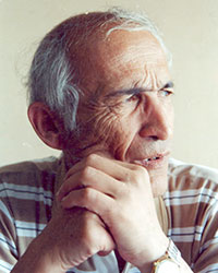 Омон Мухтор (1941-2013)