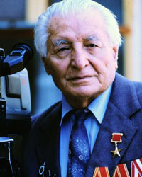Малик Қаюмов (1912-2010)