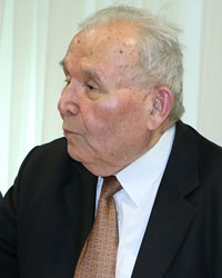 Жўра Абдуллаев (1927-2020)